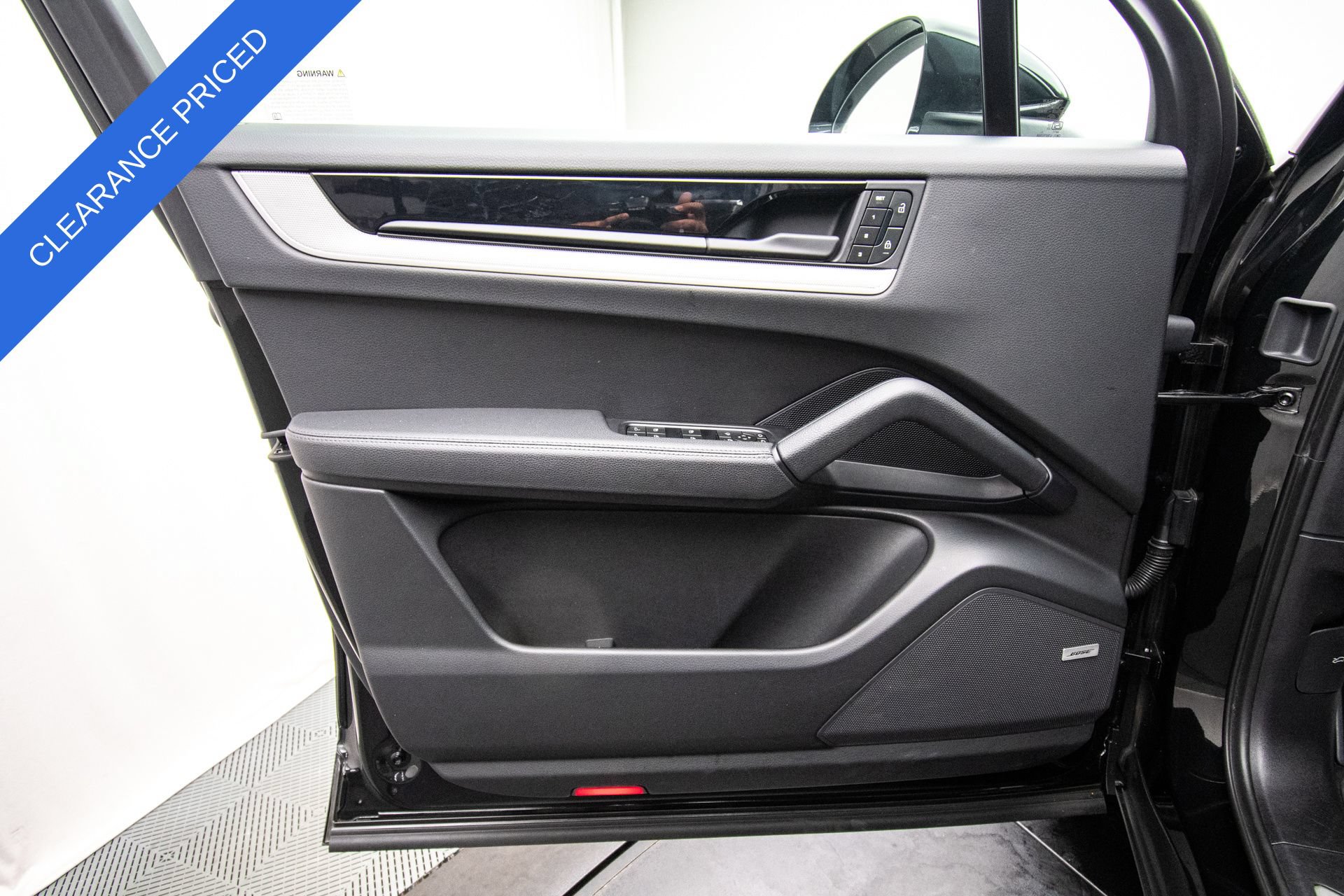 Used 2025 Porsche Cayenne AWD/4WD image 33