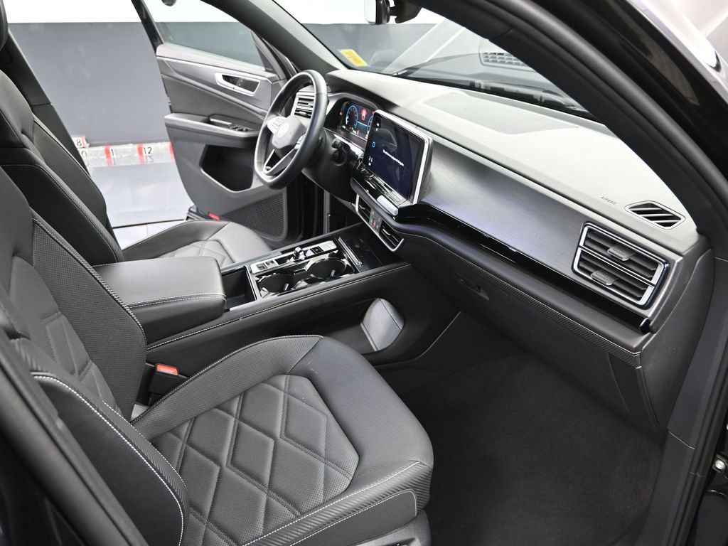 Used 2024 Volkswagen Atlas Cross Sport SE image 48