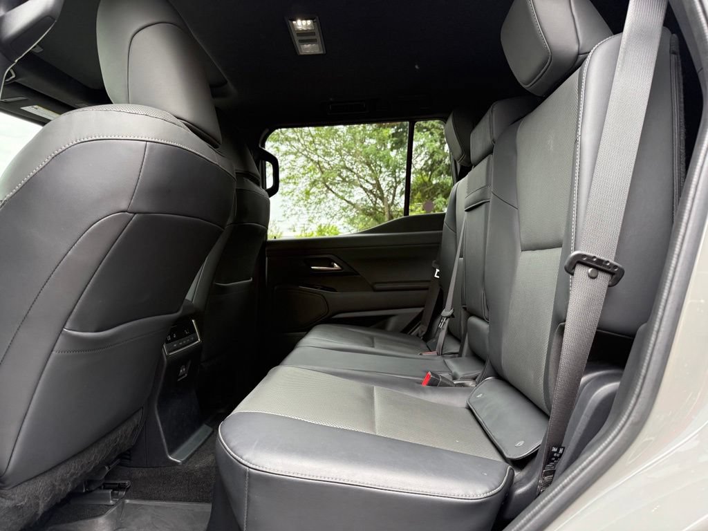 Used 2024 Lexus GX 550 w/ Cold Area Package AWD/4WD image 16