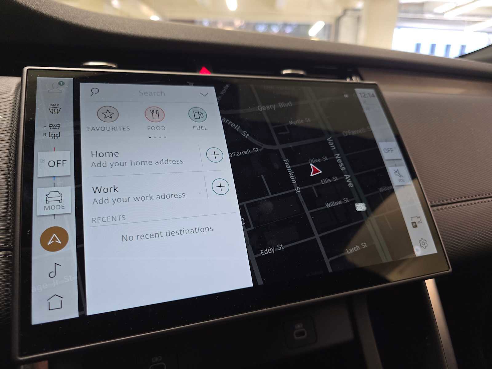 Certified 2025 Land Rover Discovery Sport Dynamic SE image 32