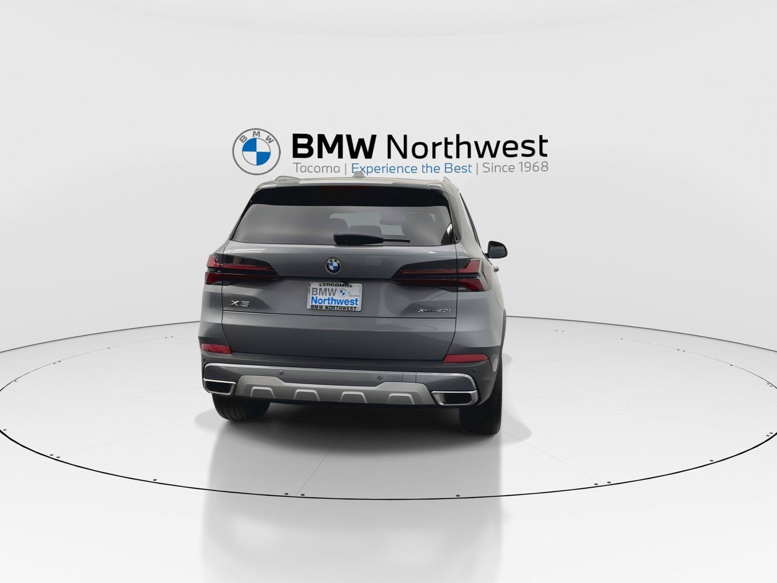 Used 2024 BMW X5 xDrive40i w/ Parking Assistance Package AWD/4WD image 2
