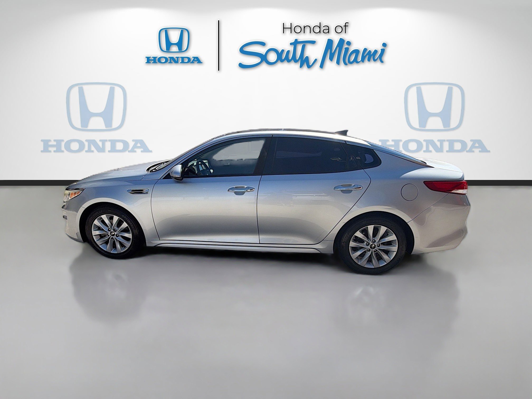 Used 2016 Kia Optima EX w/ Option Group 040 image 4