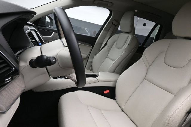 Used 2024 Volvo XC90 B5 Plus w/ Protection Package AWD/4WD image 10