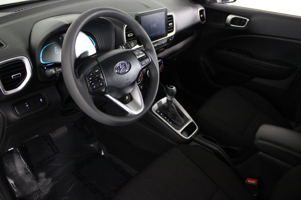 Certified 2025 Hyundai Venue SE FWD image 19