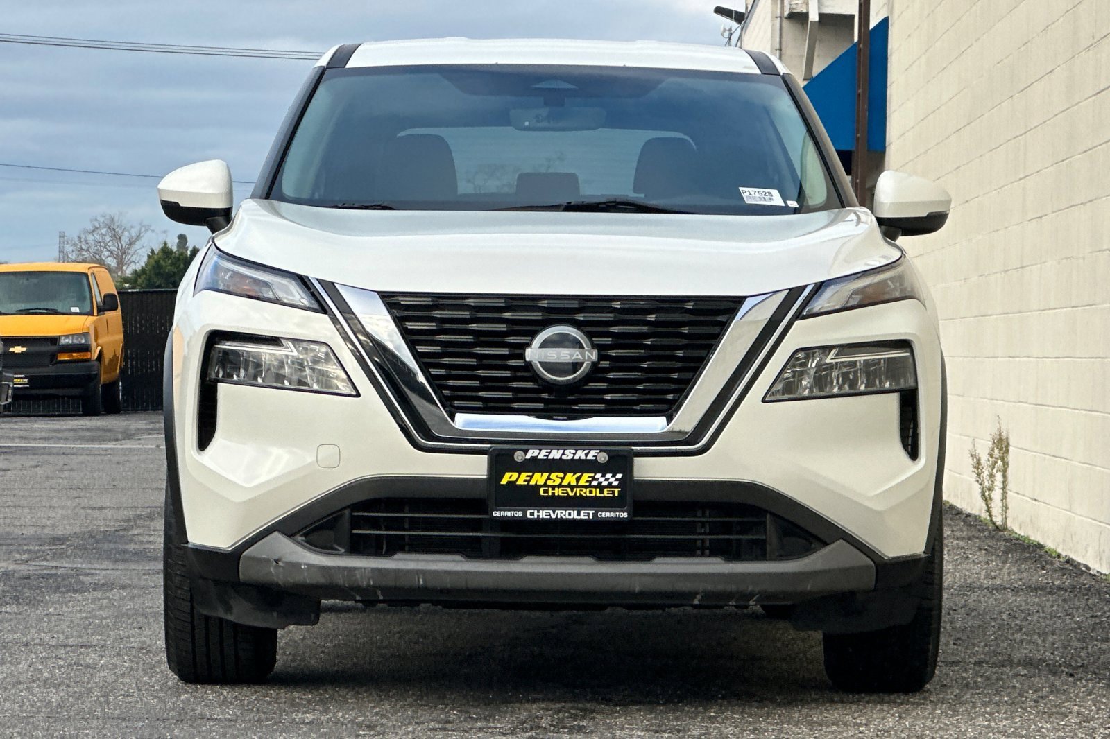 Used 2022 Nissan Rogue SV image 9