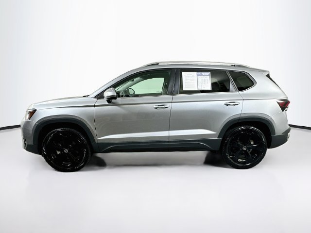 Certified 2025 Volkswagen Taos SEL AWD/4WD image 5