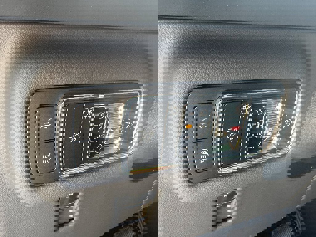 New 2025 Lincoln Nautilus Premier w/ Equipment Group 102A image 11