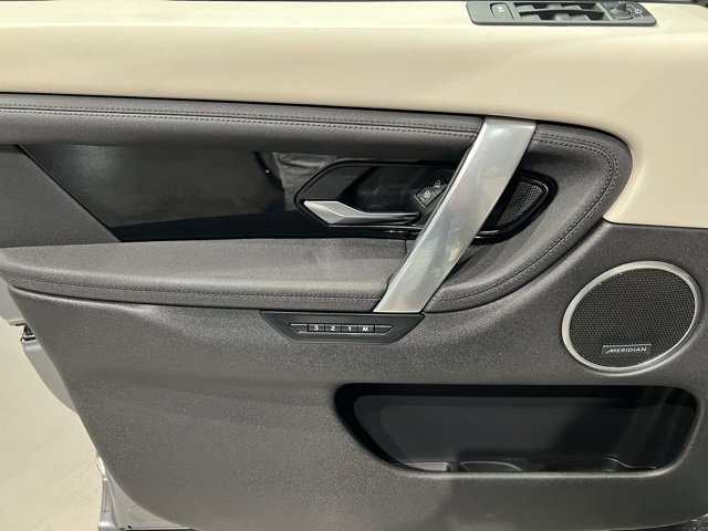 Used 2023 Land Rover Discovery Sport SE image 18