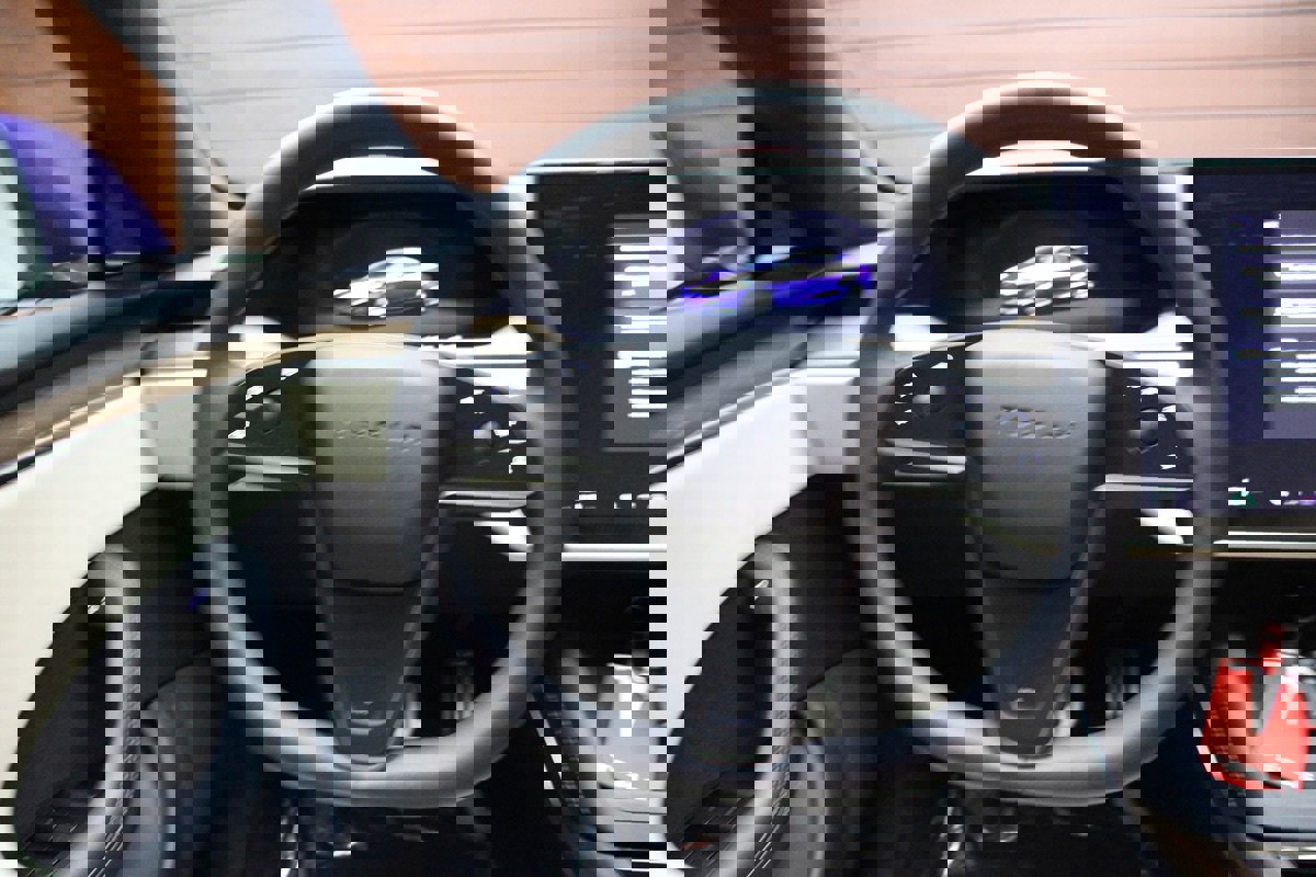 Used 2022 Tesla Model S AWD image 18