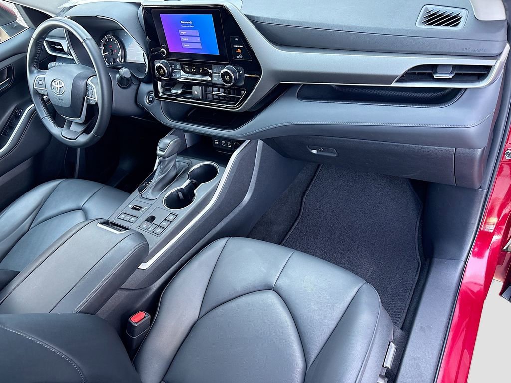 Used 2023 Toyota Highlander XLE AWD/4WD image 17