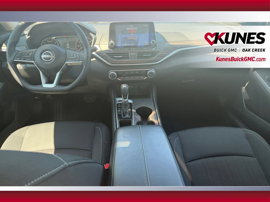 Used 2025 Nissan Altima 2.5 SV FWD image 25