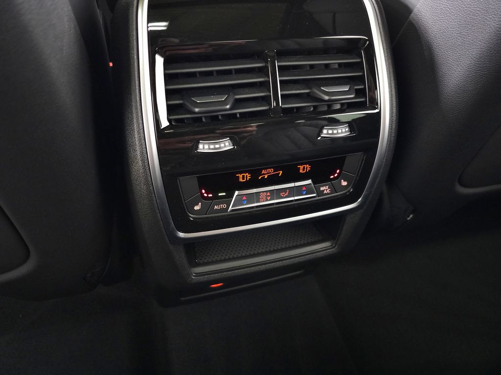 Used 2025 BMW X7 M60i AWD/4WD image 43