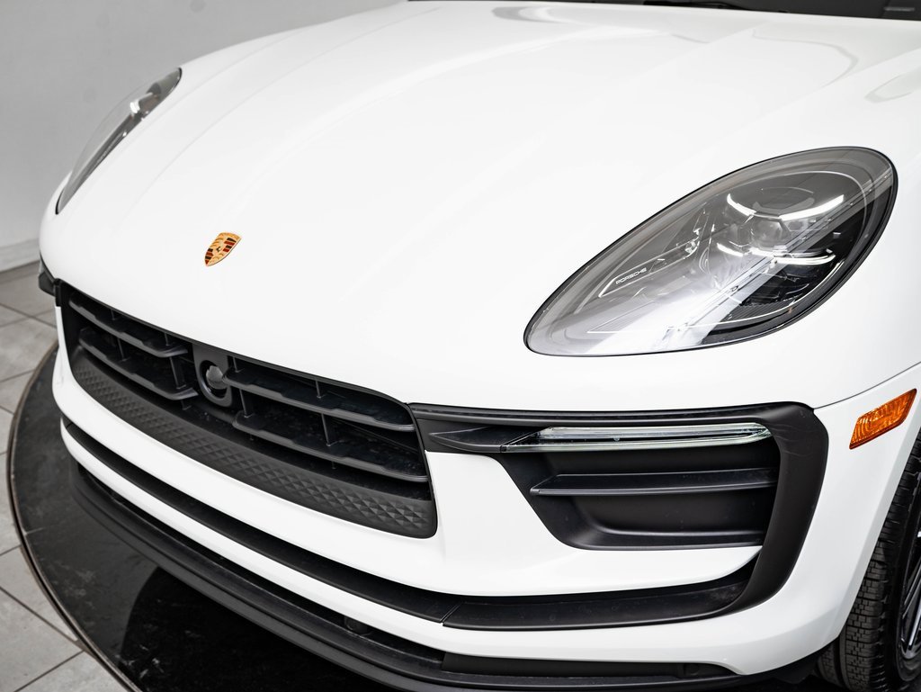 Certified 2025 Porsche Macan image 13