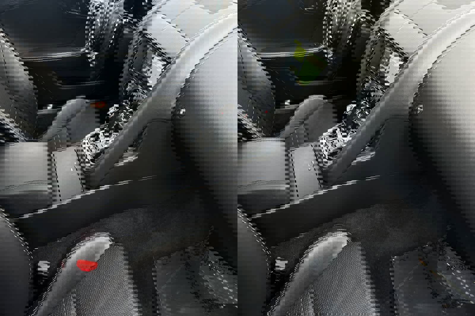 Used 2018 Jaguar F-TYPE R-Dynamic image 16