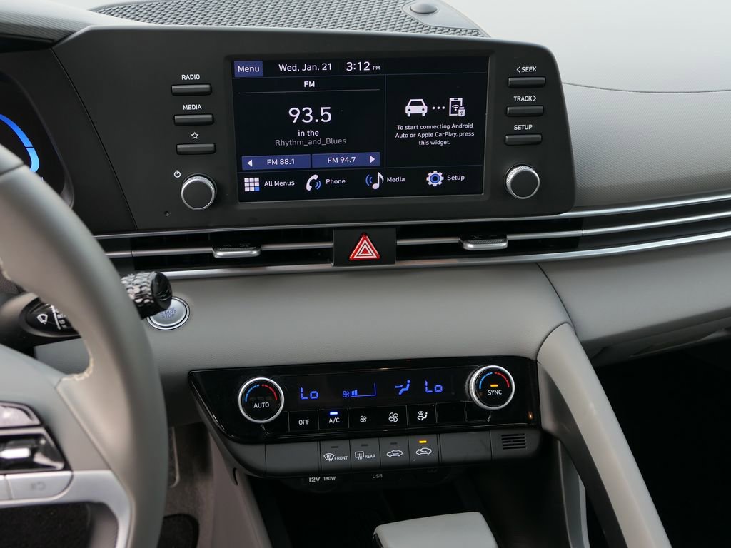 Certified 2025 Hyundai Elantra Sport image 17