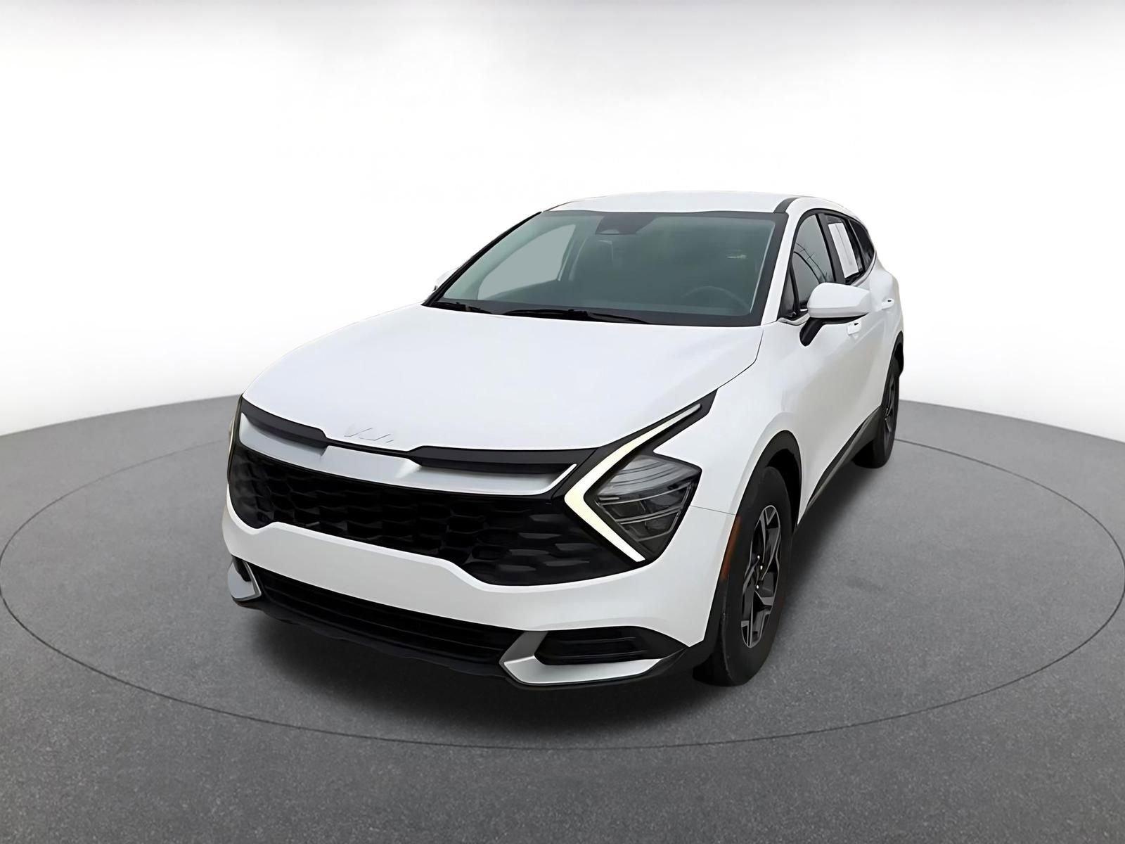 Used 2025 Kia Sportage LX image 7