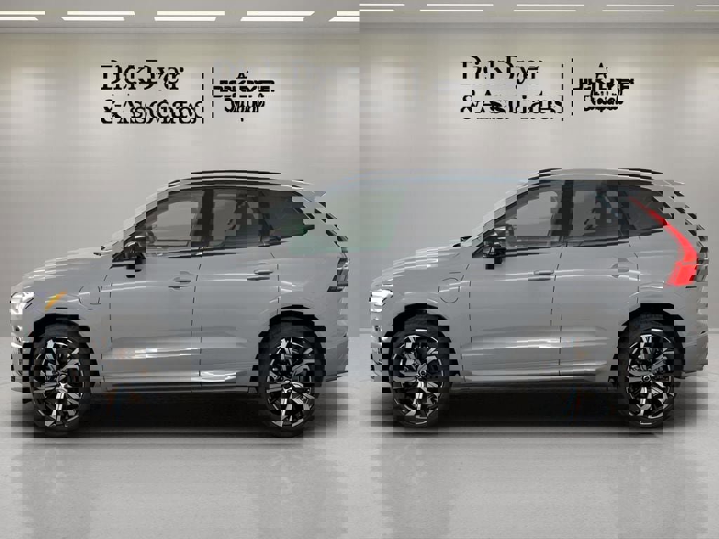 New 2025 Volvo XC60 T8 Ultra w/ Protection Package Premier image 6