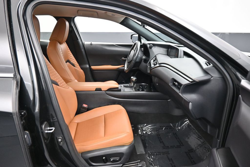 Used 2021 Lexus UX 200 w/ Accessory Package (Z2) FWD image 33