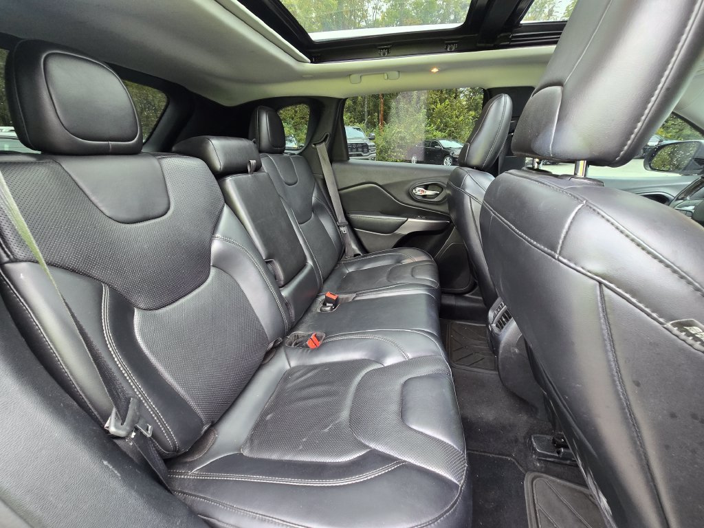 Used 2020 Jeep Cherokee Limited AWD/4WD image 24