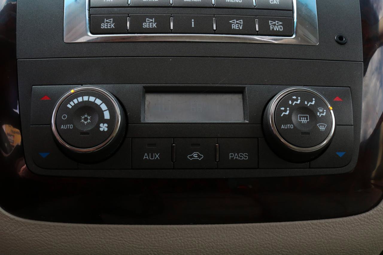 Used 2009 Cadillac DTS w/ Sun And Sound Package image 32