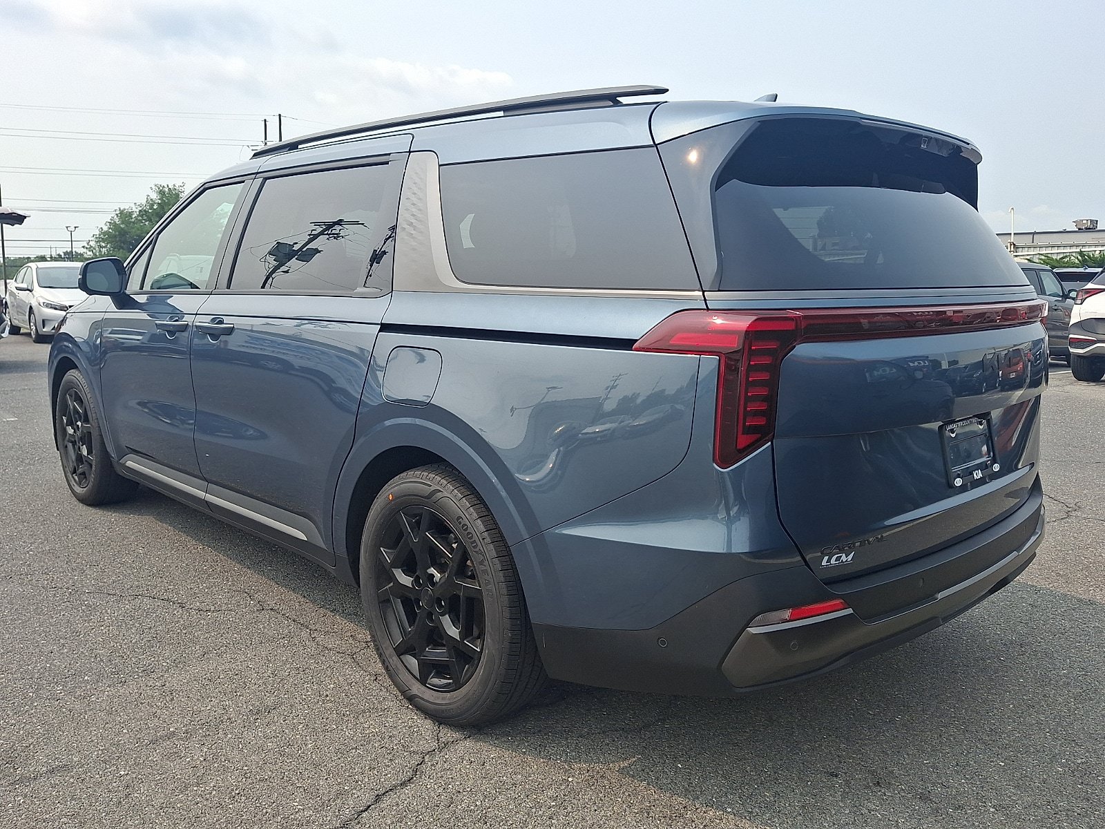 Used 2025 Kia Carnival SX Prestige FWD image 6