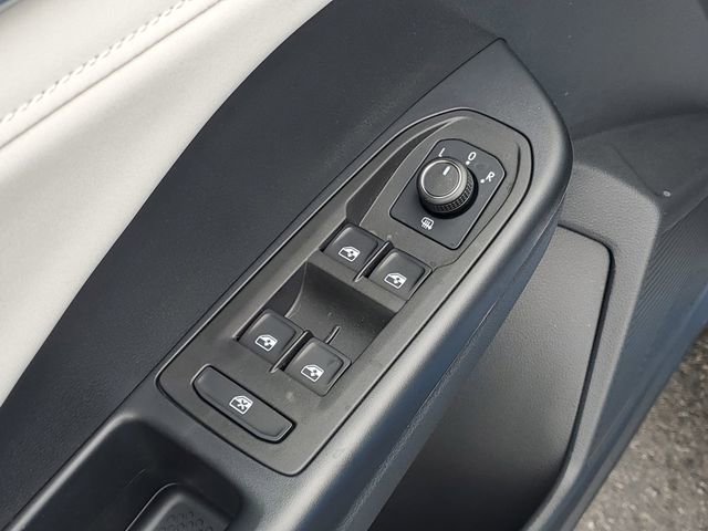 New 2025 Volkswagen Taos SE image 9