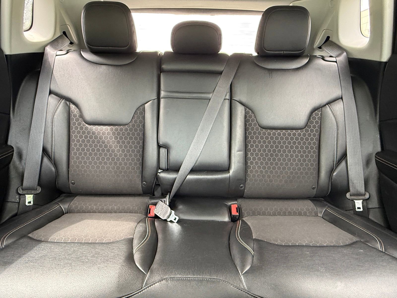 Used 2018 Jeep Compass Latitude FWD image 39