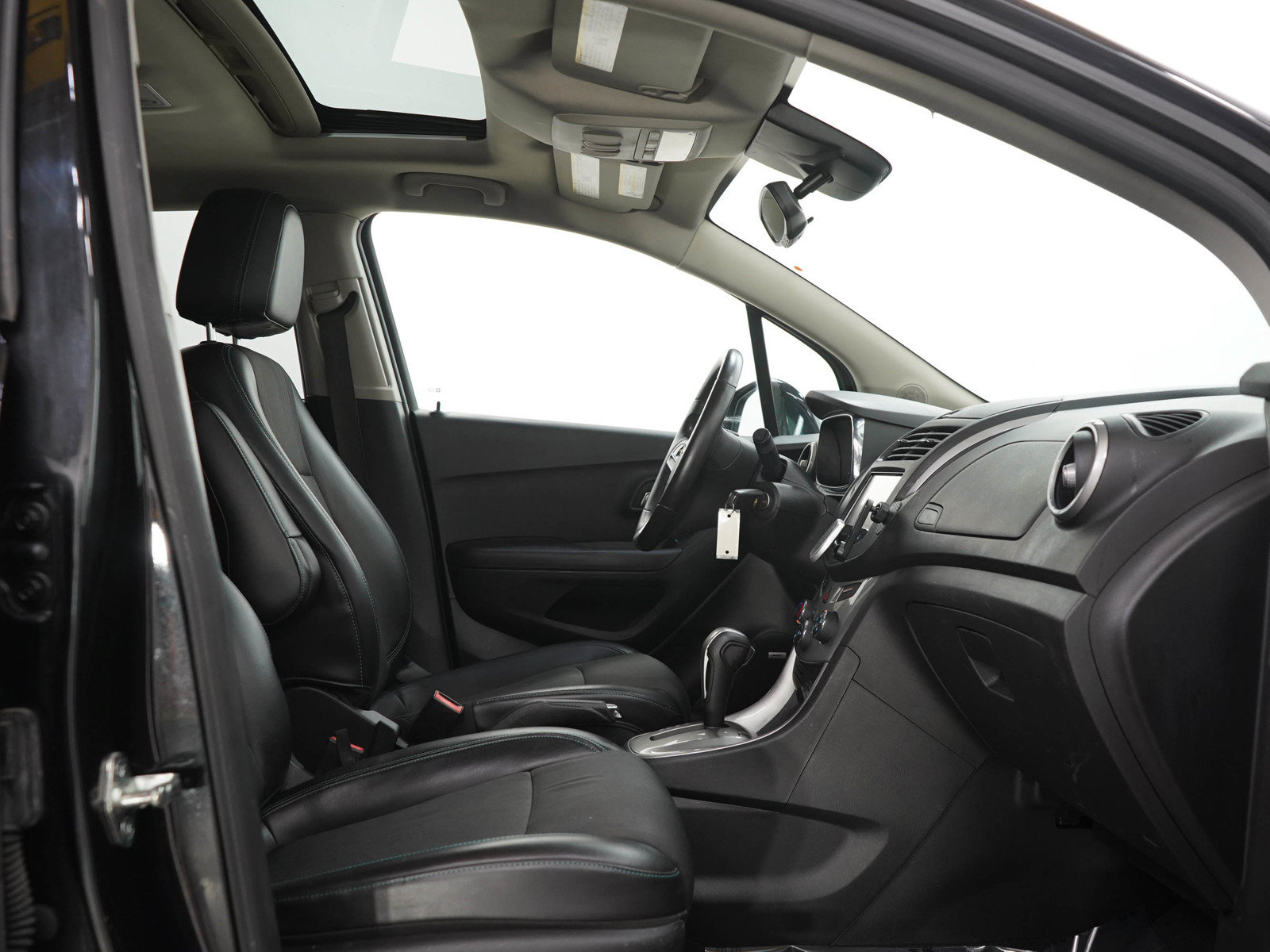 Used 2015 Chevrolet Trax LT w/ LT Sun and Sound Package FWD image 11