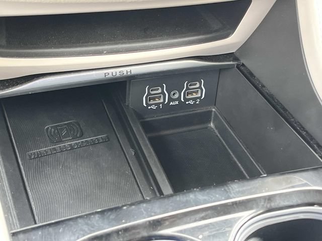 Used 2022 Chrysler Pacifica Limited FWD image 35