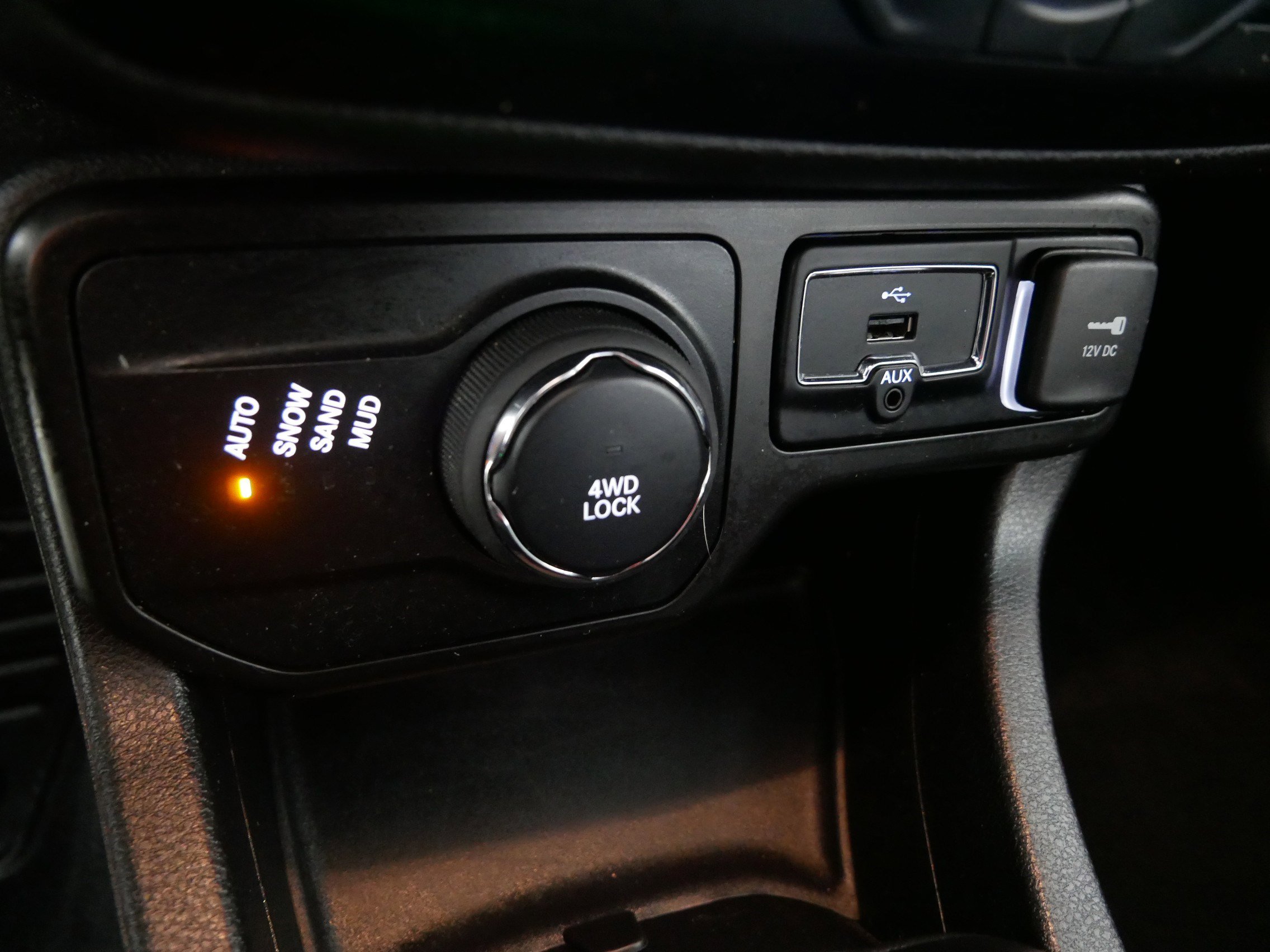 Used 2019 Jeep Renegade Limited AWD/4WD image 29