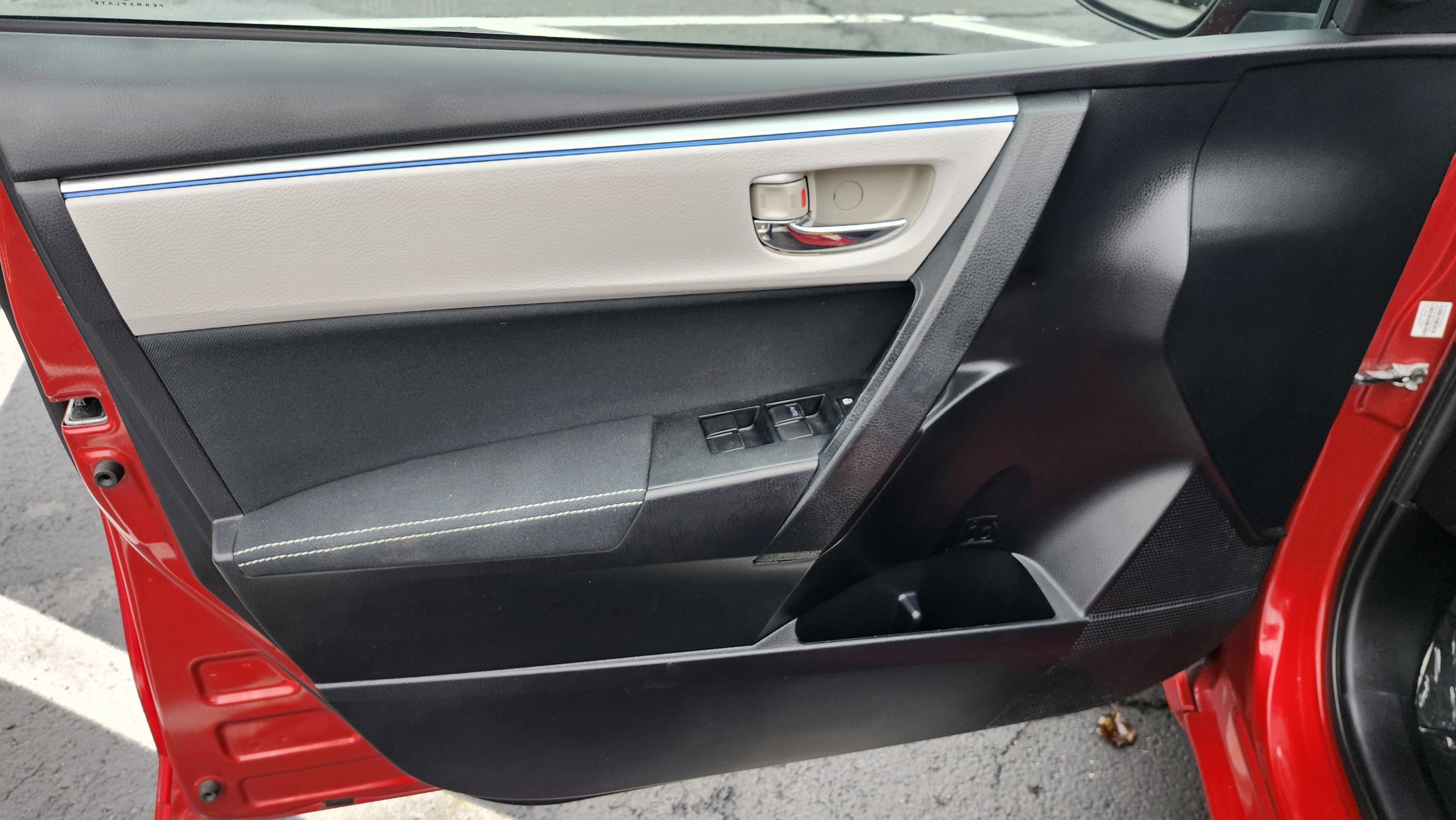 Used 2016 Toyota Corolla LE image 14