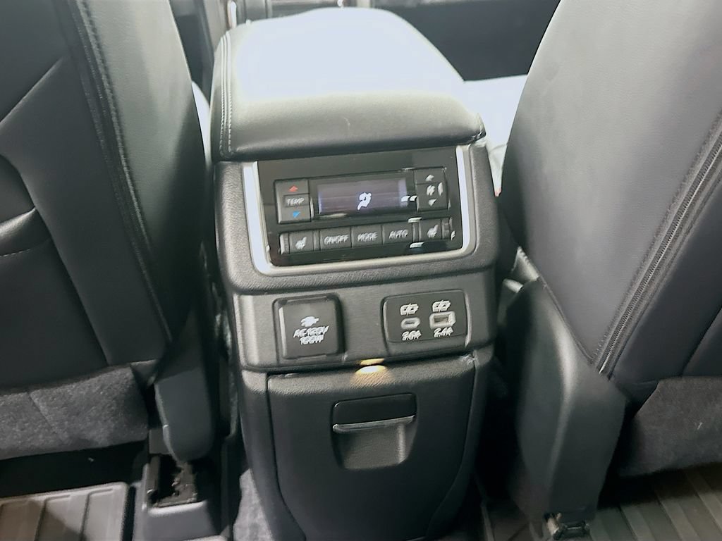 Used 2023 Subaru Ascent Touring AWD/4WD image 27