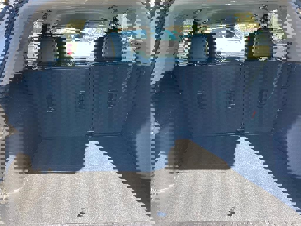 Used 2024 GMC Terrain SLT image 15