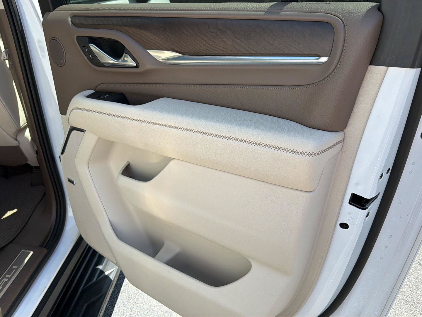 Used 2024 GMC Yukon XL Denali RWD image 17