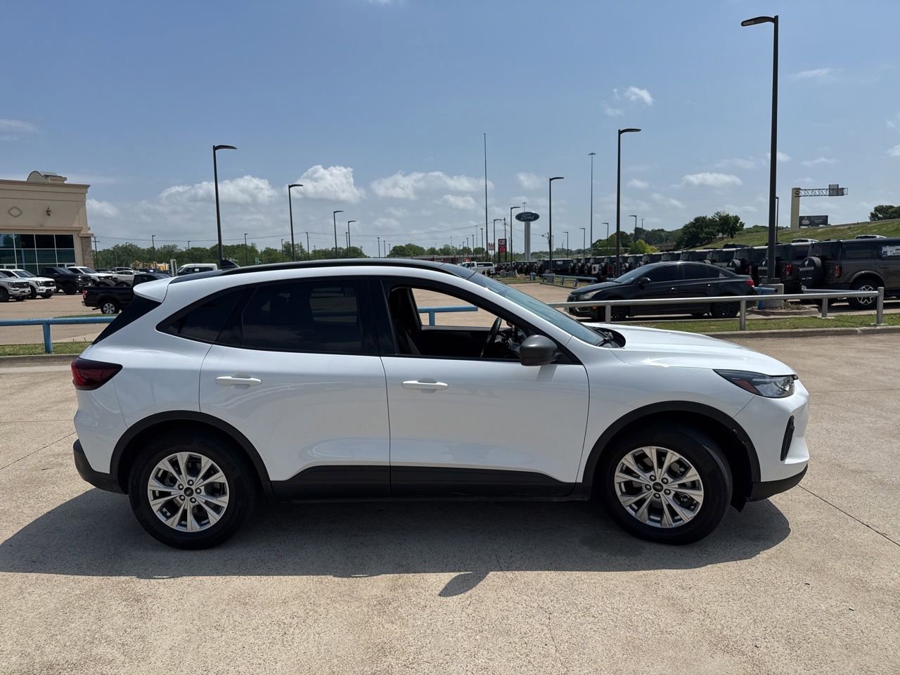 Used 2025 Ford Escape Active image 17