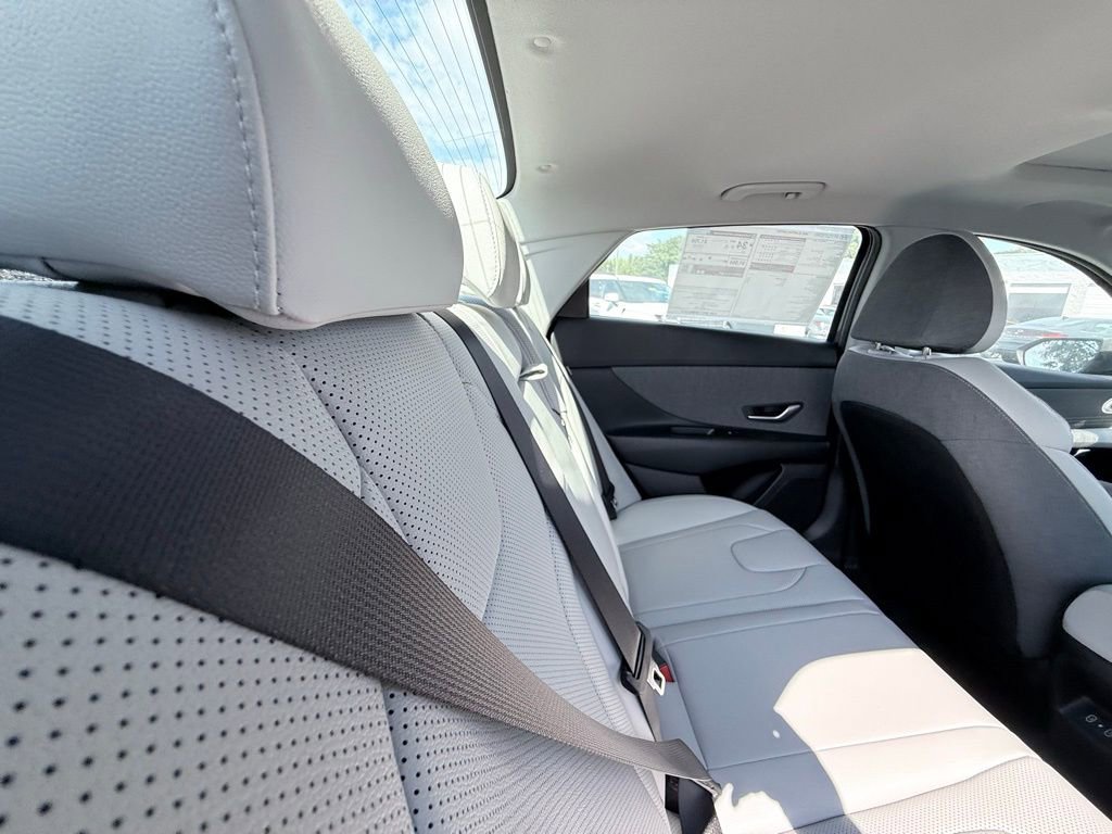 New 2025 Hyundai Elantra Limited image 16