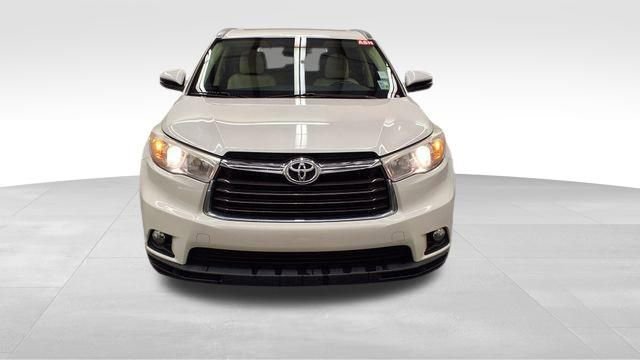 Used 2015 Toyota Highlander XLE image 2