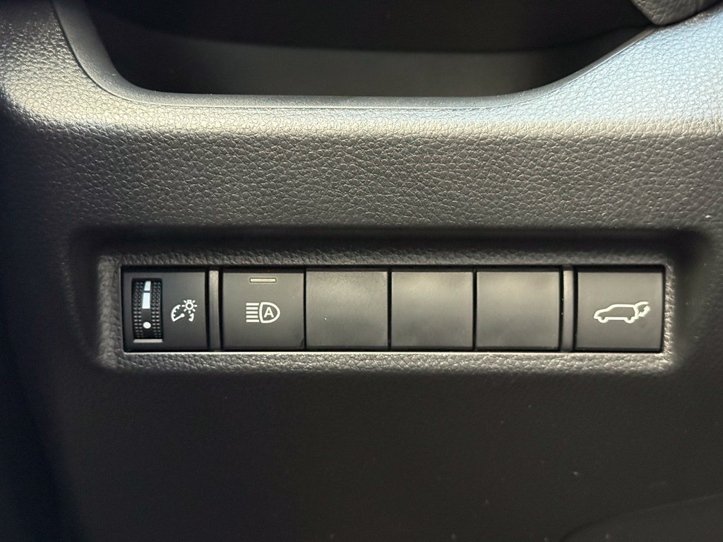 Used 2022 Toyota RAV4 XLE w/ Convenience Package AWD/4WD image 10