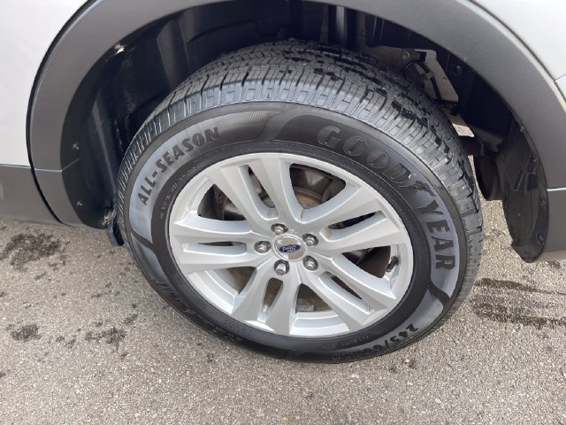 Used 2018 Ford Explorer XLT w/ Equipment Group 202A AWD/4WD image 46
