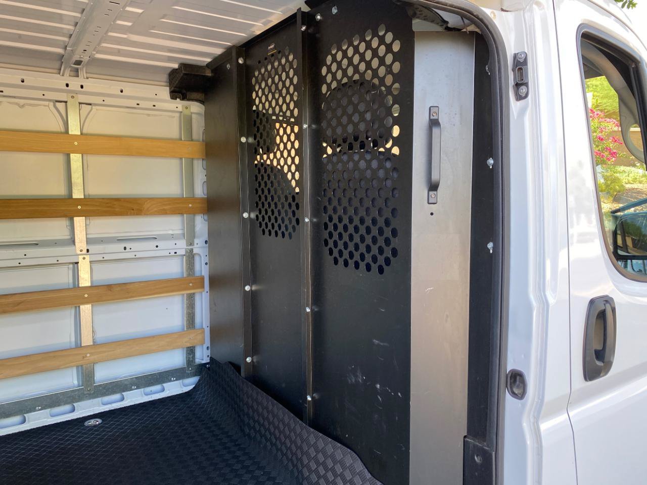 Used 2025 RAM ProMaster 2500 w/ U-Haul Equipment Group FWD image 30