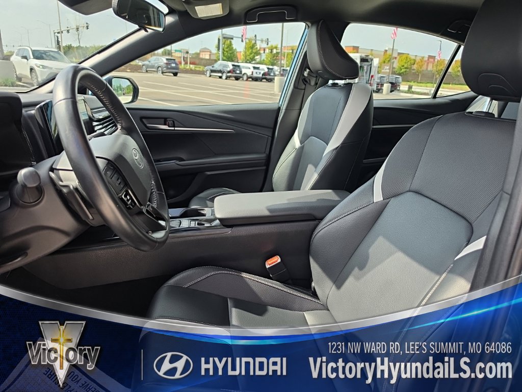 Used 2025 Toyota Camry SE FWD image 10