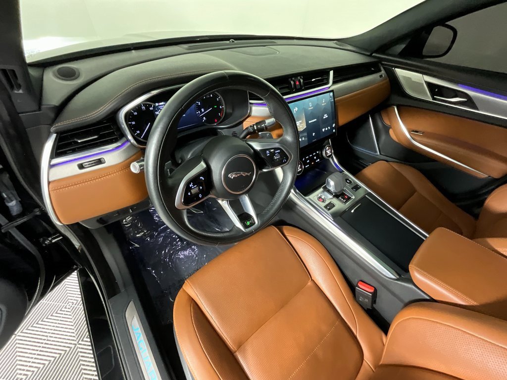 Used 2022 Jaguar XF R-Dynamic SE image 15