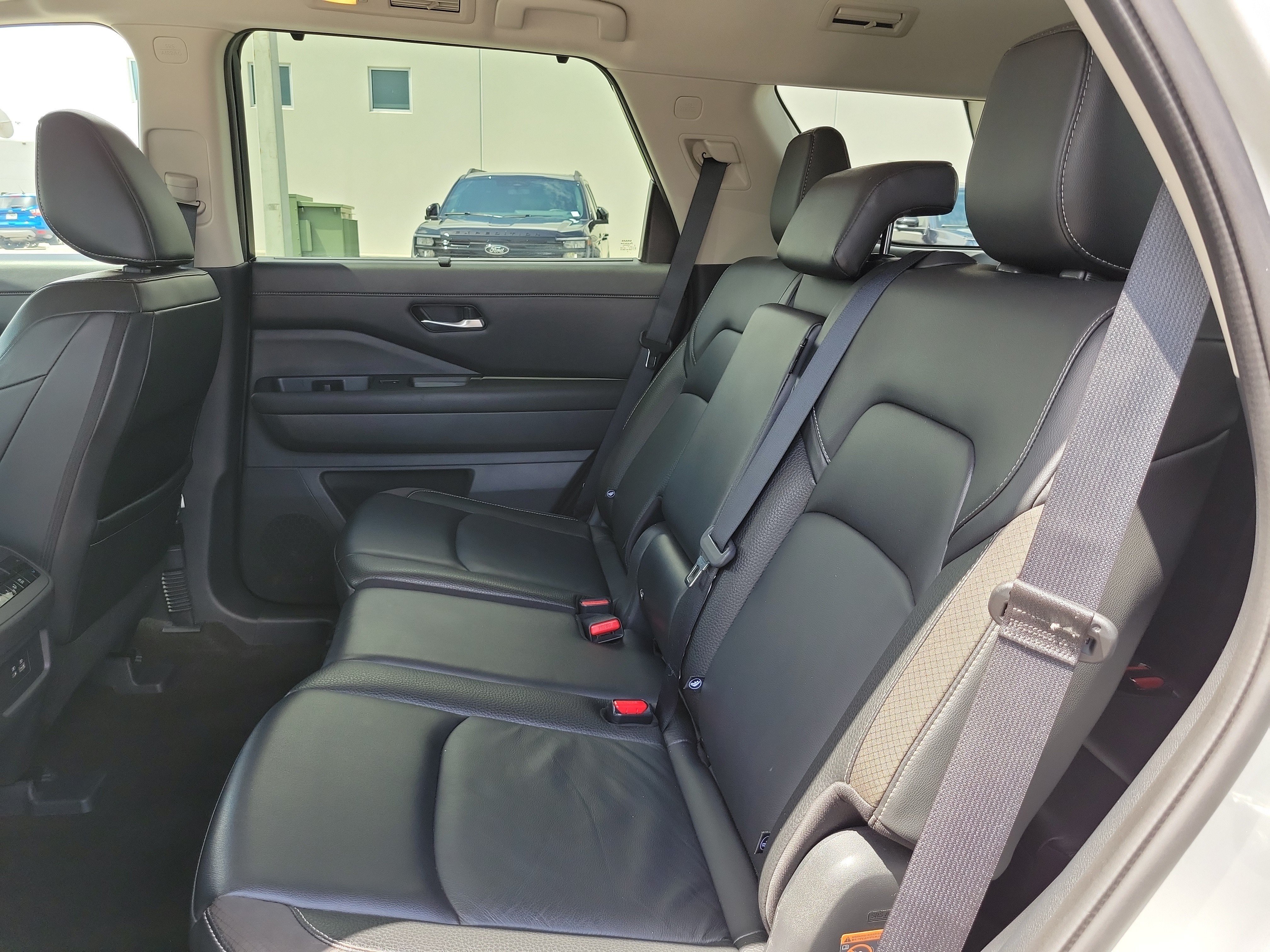 Used 2024 Nissan Pathfinder SL w/ Black Appearance Package FWD image 13