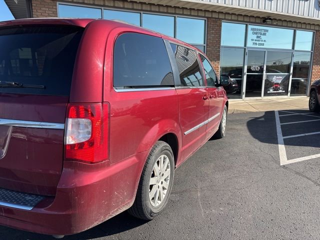 Used 2014 Chrysler Town & Country Touring FWD image 7