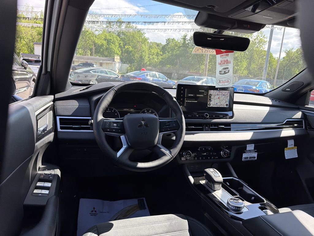 New 2026 Mitsubishi Outlander LE AWD/4WD image 14