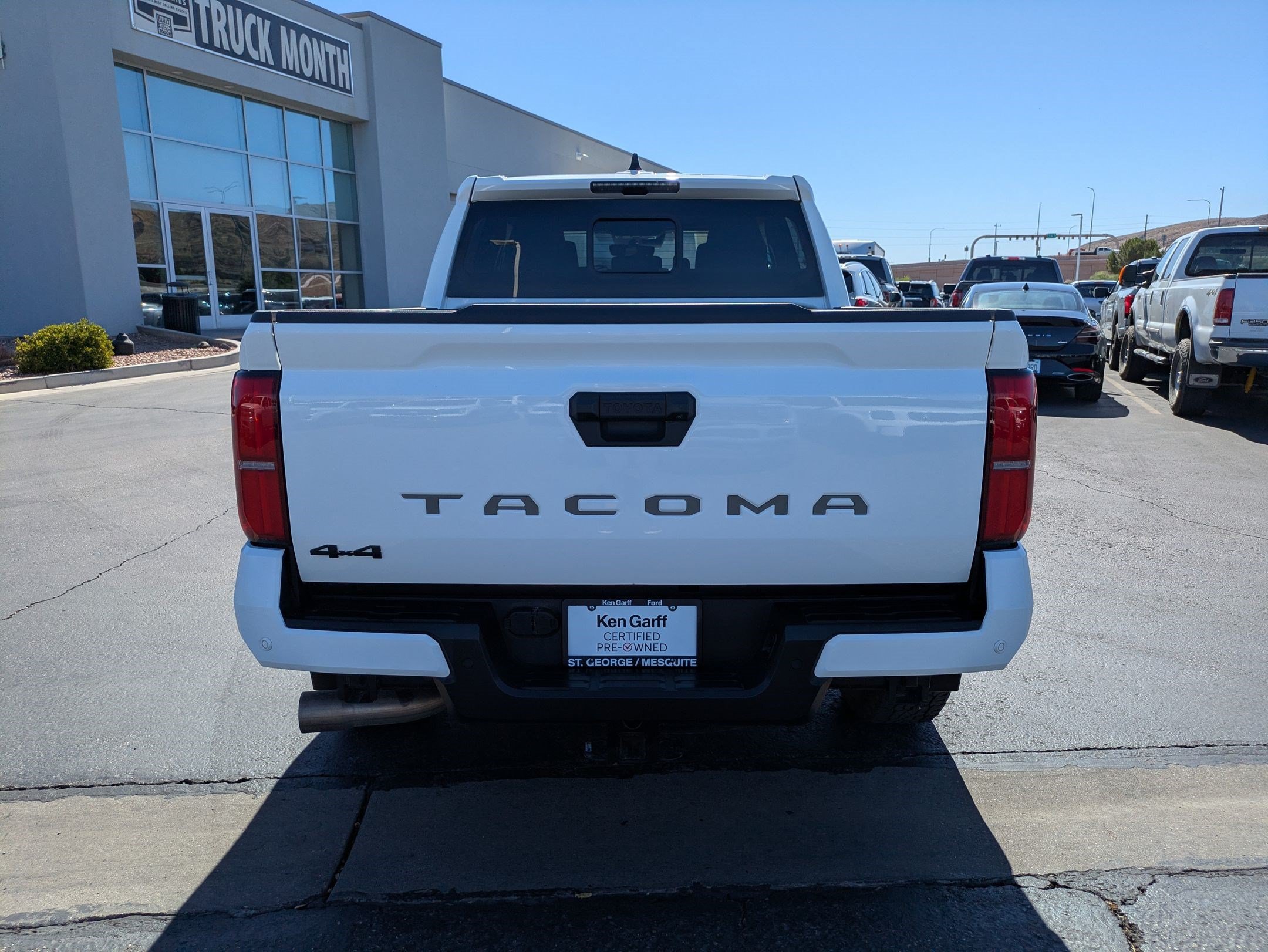Used 2024 Toyota Tacoma TRD Off-Road w/ TRD Off Road Upgrade Package AWD/4WD image 4