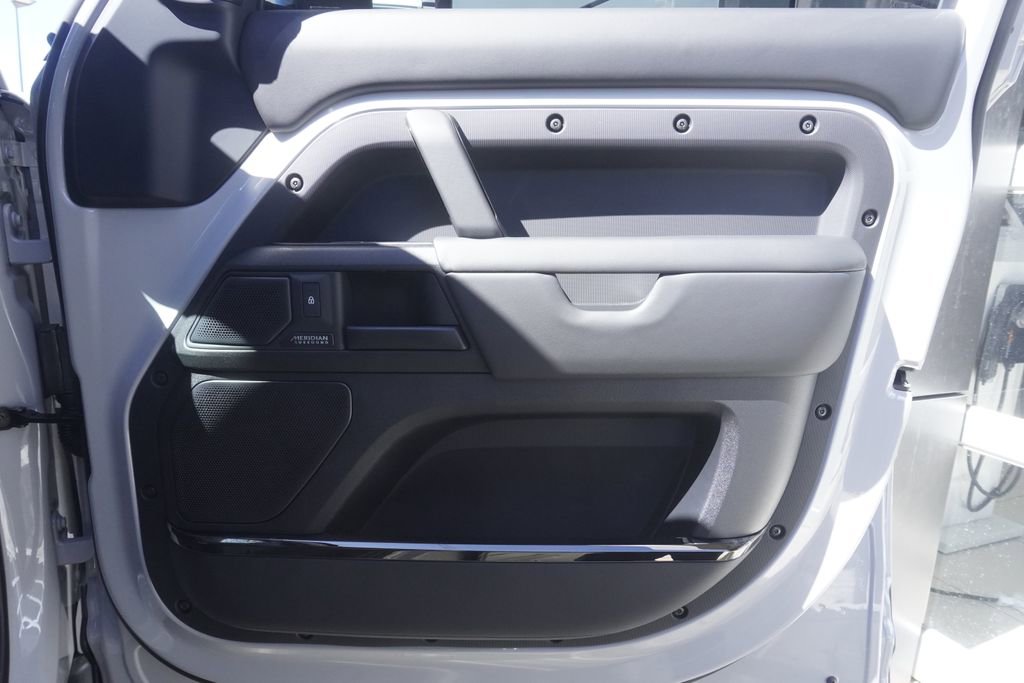 New 2026 Land Rover Defender 110 OCTA image 22