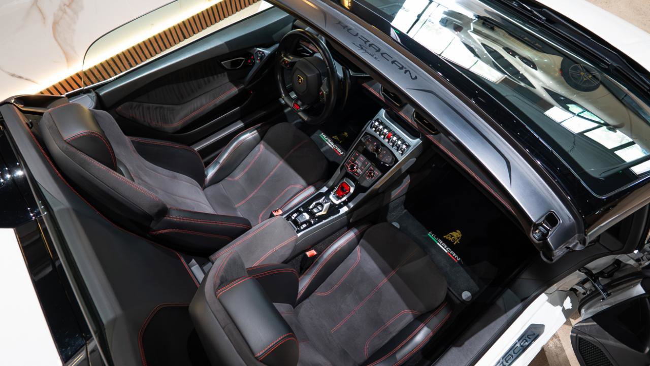 Used 2017 Lamborghini Huracan LP 580-2 RWD image 27