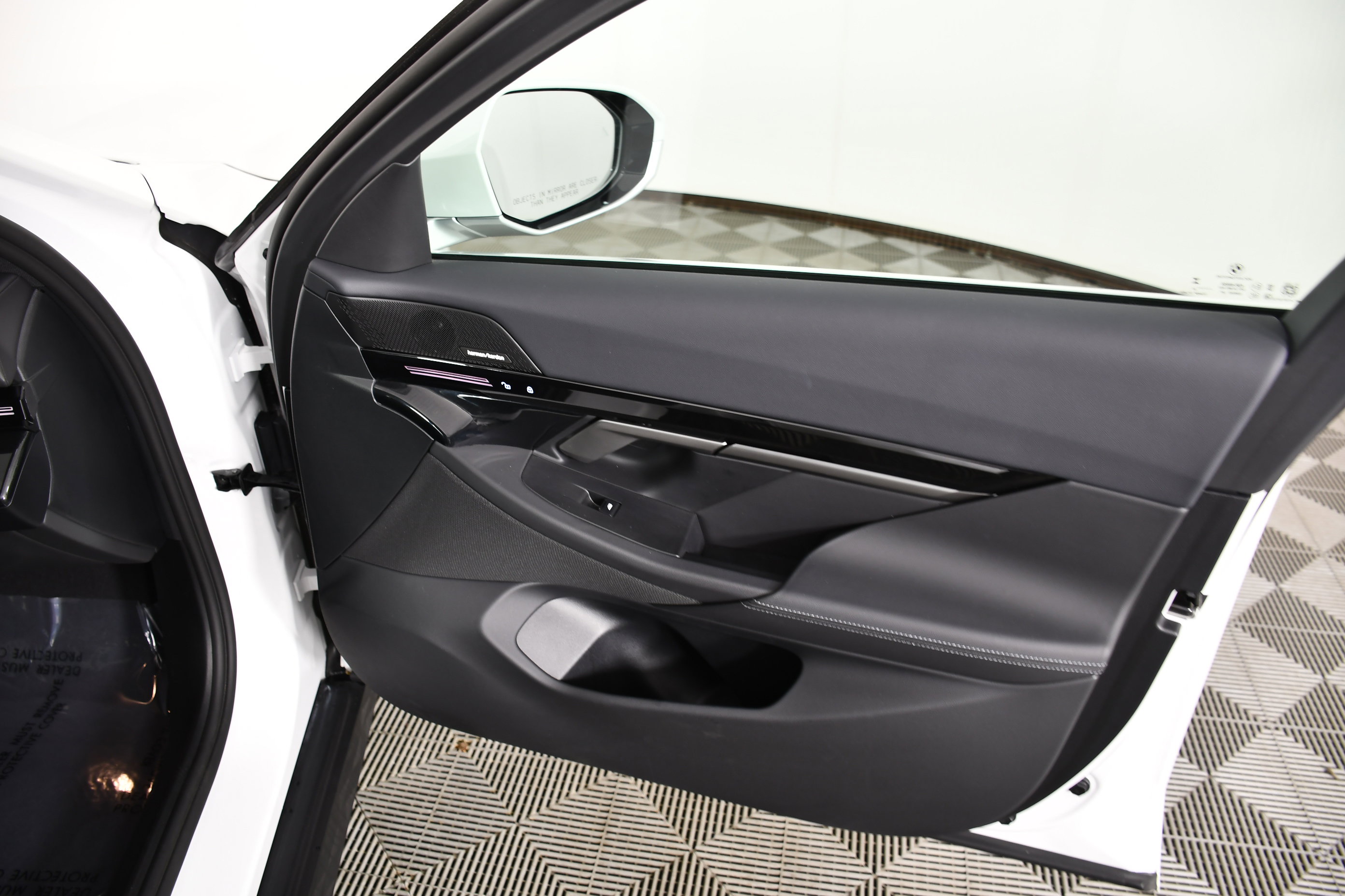 Used 2025 BMW 530i xDrive image 40
