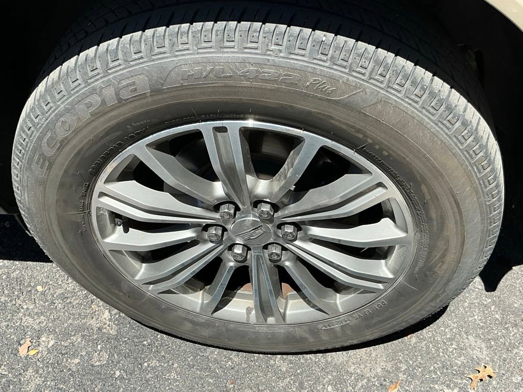 Used 2017 Cadillac XT5 Luxury w/ Driver Awareness Package FWD image 21